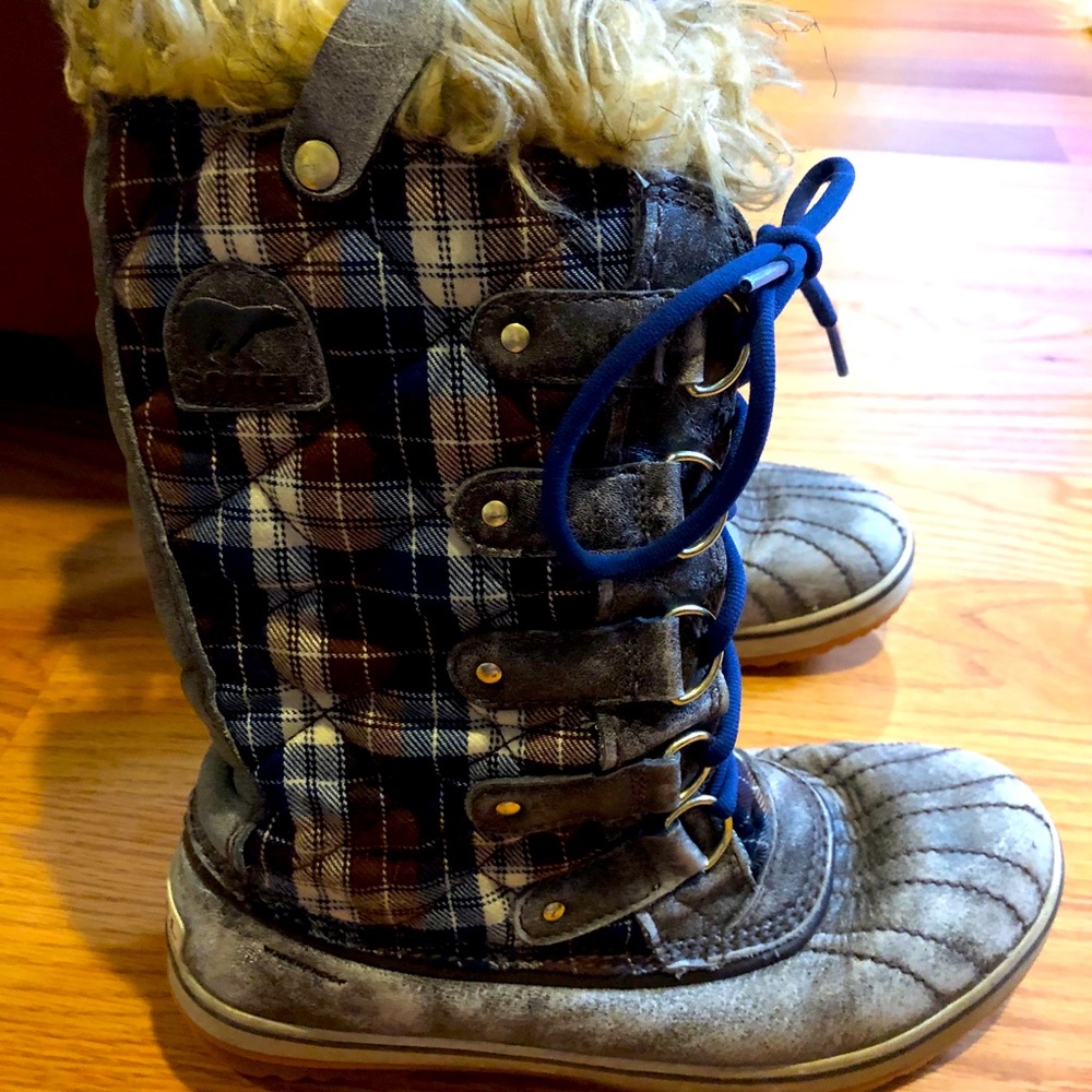 Sorel plaid winter boots sz 8